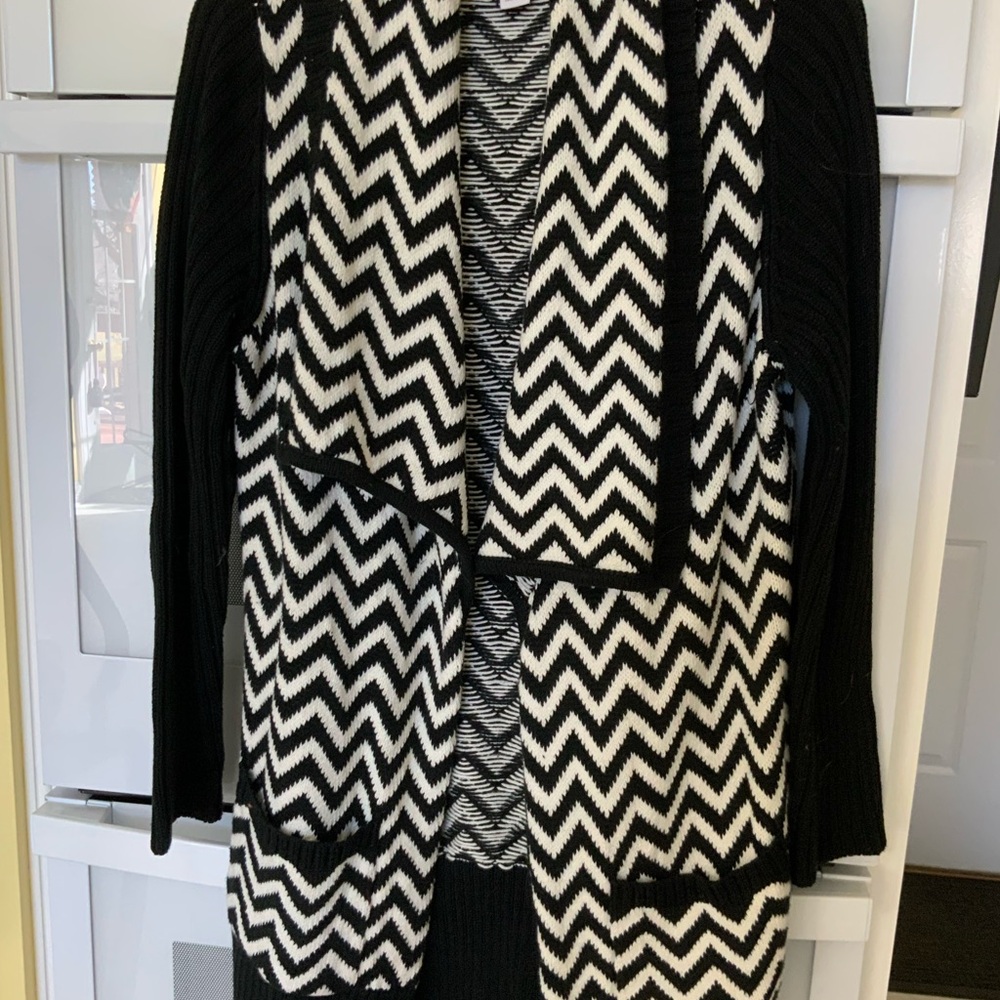 Chicos Chevron Pattern Black and White Sweater
